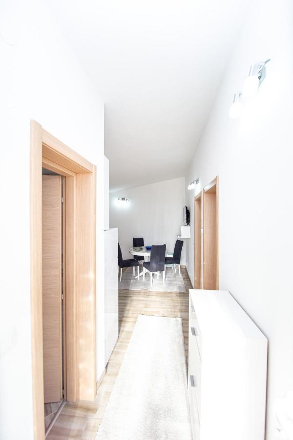 Lana Apartman *