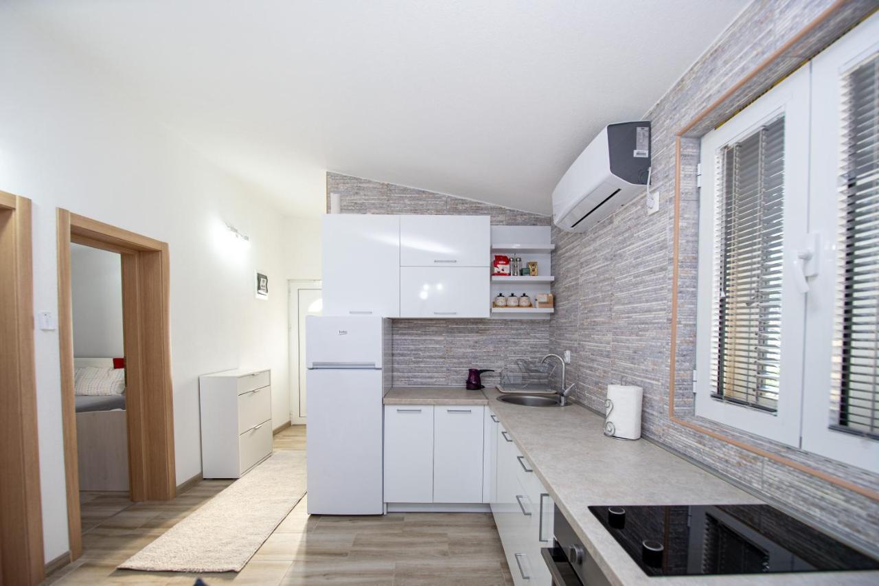 Lana Apartman Prcanj