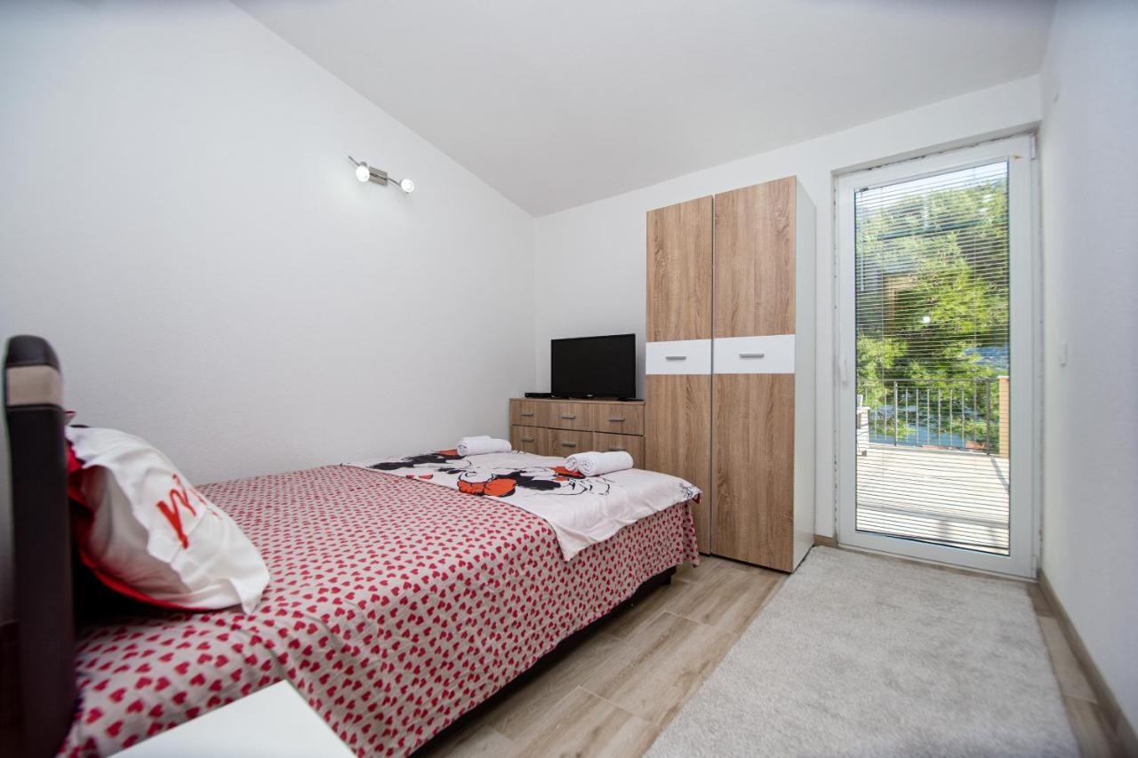 Lana Apartman Prcanj
